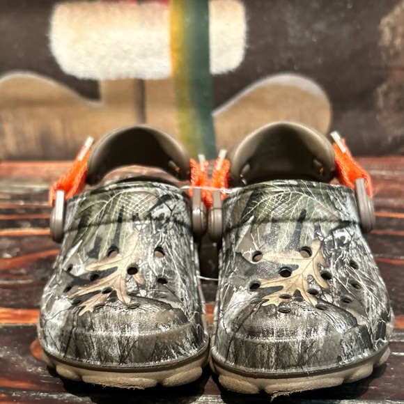 Boys infant toddler size 5  all terrain real tree crocs - Picture 2 of 8